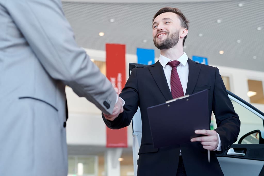 8 Habits That Successful Car Salespeople Have